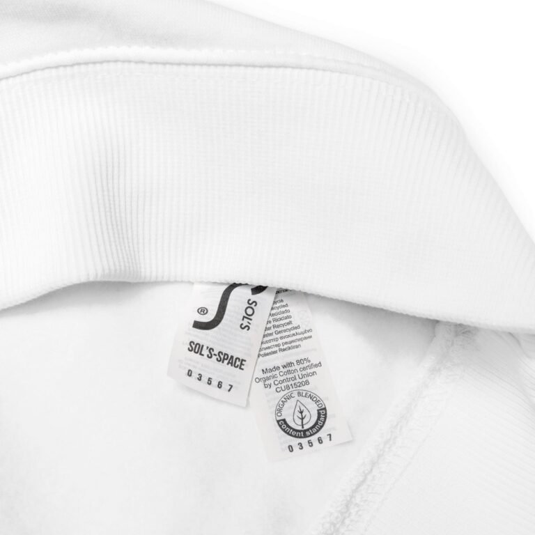 Universalaus dizaino džemperis gražiai dera su kitais drabužiais, nuo sportinių marškinėlių iki elegantiškų sijonų. Džemperis pagamintas iš 80% organinės medvilnės
