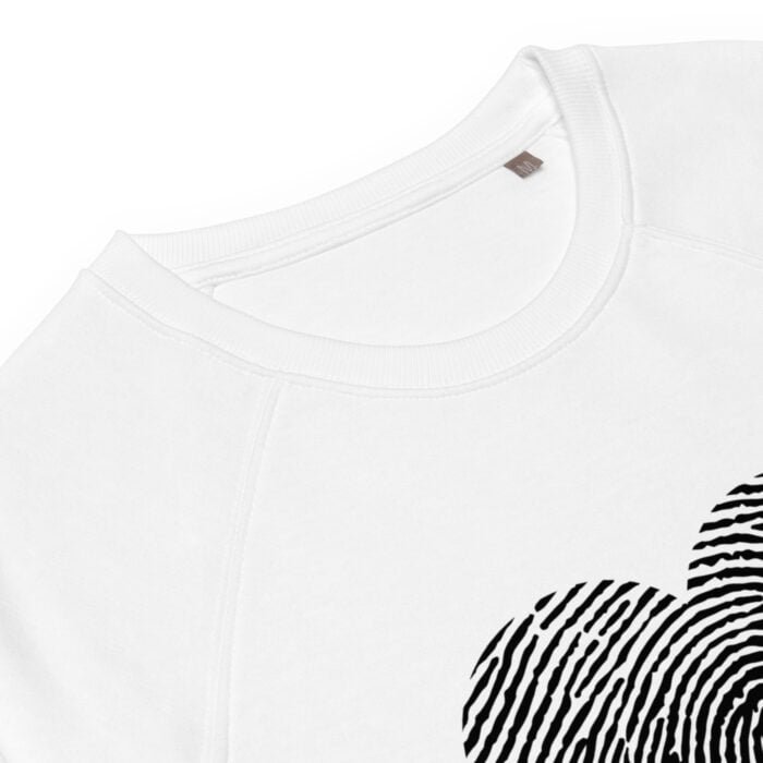 Džemperis be gobtuvo, klasikinio modelio, su užrašu "YOU AR MAGIC".  Pagamintas iš 80% organinės medvilnės – tai puikus pasirinkimas ekologijos mylėtojams.