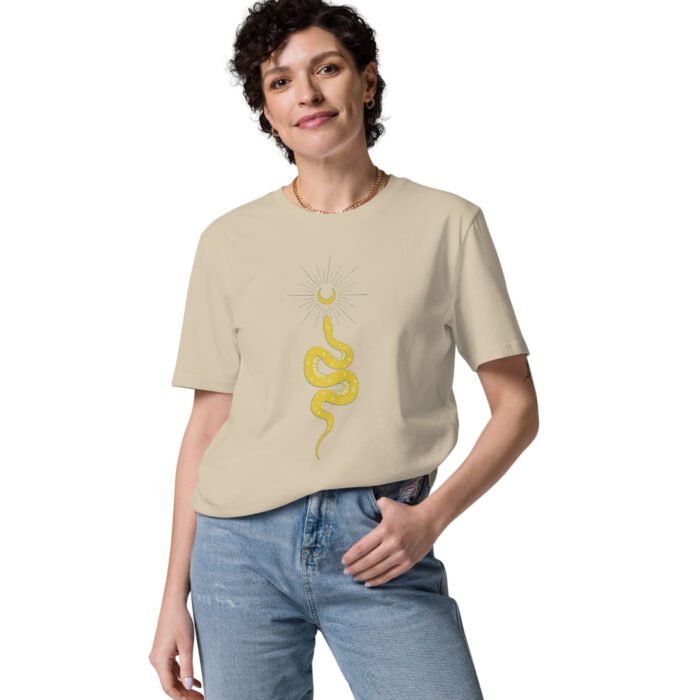 Marškinėliai kurių dizainas atspindi gyvatės simboliką. Šis dizainas – idealus pasirinkimas. Puikiai tinka kaip dovana ar kasdienis stiliaus akcentas