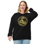 Džemperis be gobtuvo su gyvatės simboliu. Šis unisex modelis, pagamintas iš organinės medvilnės. Tobula dovana Zodiako ženklų mėgėjams, gamtos mylėtojams.