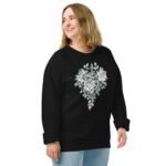 Unisex džemperis be gobtuvo, dekoruotas gyvatės simboliu, sukurtas gamtos mylėtojams ir astrologijos gerbėjams. Tiks tiek kasdienai, tiek ypatingoms progoms.