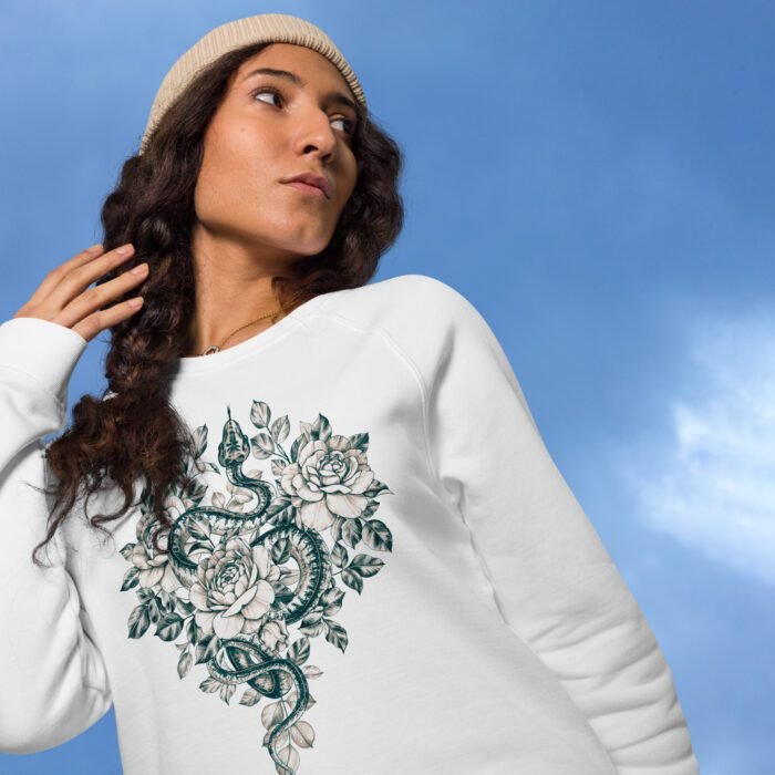 Unisex džemperis be gobtuvo, dekoruotas gyvatės simboliu, sukurtas gamtos mylėtojams ir astrologijos gerbėjams. Tiks tiek kasdienai, tiek ypatingoms progoms.