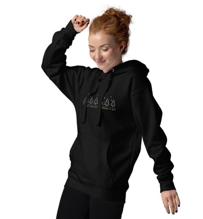 Įkvėptas žiemos grožio ir jaukumo, šis unisex džemperis su gobtuvu tinka tiek jaukiems vakarams namuose, tiek šventinėms išvykoms į gamtą.