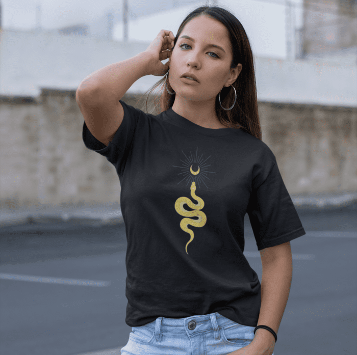 Įkvepiantys drabužiai su spaudos dizainu. Čia rasite džemperius, marškinėlius kepures.