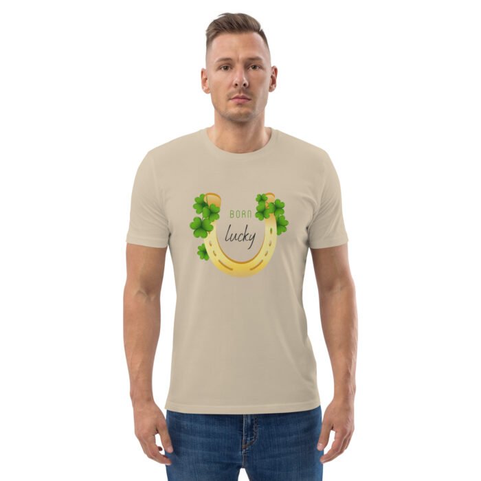 Unisex marškinėliai su dobilo lapų dizainu. Pagaminti iš 100% organinės medvilnės, marškinėliai suteikia išskirtinį komfortą, yra tvarūs ir švelnūs jūsų odai.