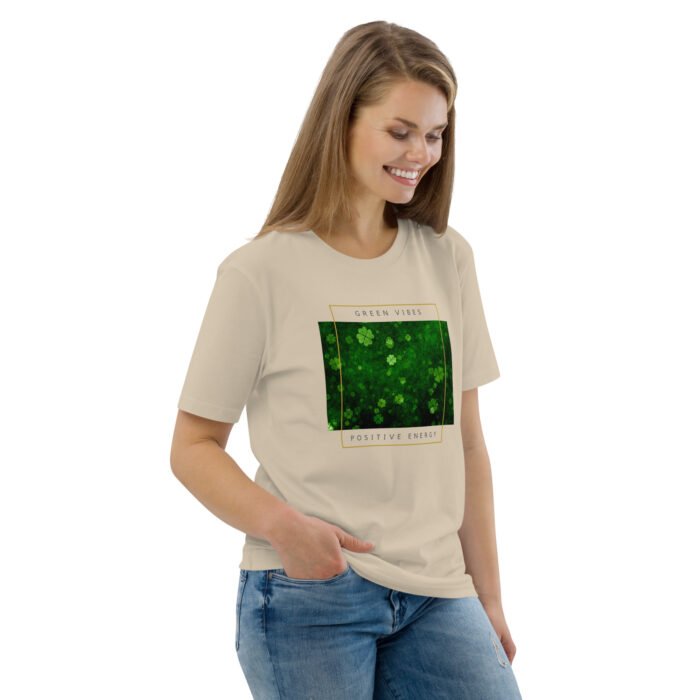 Unisex marškinėliai su dobilo lapų dizainu, idealus pasirinkimas gamtos mylėtojams ir tiems, kurie vertina tvarumą. Dobilo lapai simbolizuoja sėkmę ir harmoniją