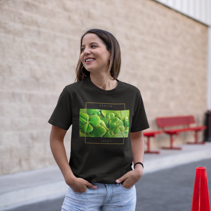 Unisex marškinėliai su dobilo lapų dizainu – stilingas ir prasmingas pasirinkimas. Šie marškinėliai taps ne tik patogiu drabužiu, bet ir pozityvumo išraiška