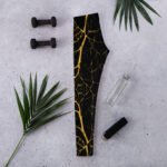 Temprės aktyvioms moterims, kurios mėgsta judėti! Minkštas, tamprus audinys leidžia laisvai judėti, todėl jos puikiai tinka sportui, jogai ir laisvalaikiui.