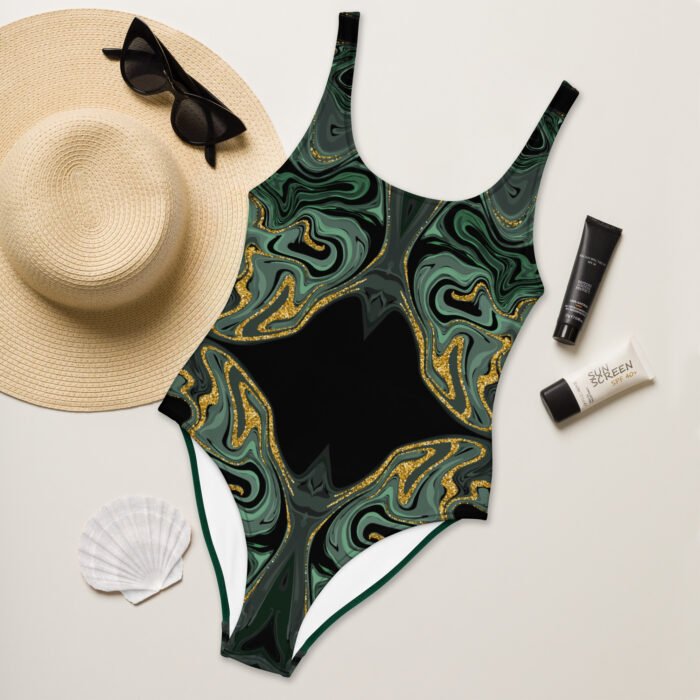 Stilingas maudomas su unikaliu raštu sukurtas būti tavo vasaros favoritu! Minkšta, tampri medžiaga ir patogus kirpimas tavo akimirkoms paplūdimyje.