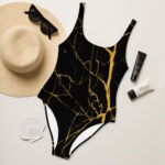 Maudymukas su gamtos dizainu - minimalistinio dizaino, apjungia sportiška estetika, stilių ir komfortą. Maudomo medžiaga patvari ir tampri prisitaiko prie kūno.
