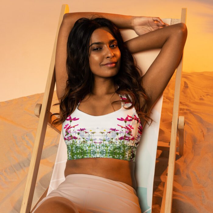 Sportinė liemenėlė ilgesnio modelio suteikia puikią atramą ir stilingą išvaizdą. Tinka tiek intensyviems treniruotėms, tiek kaip gatvės aprangos dalis