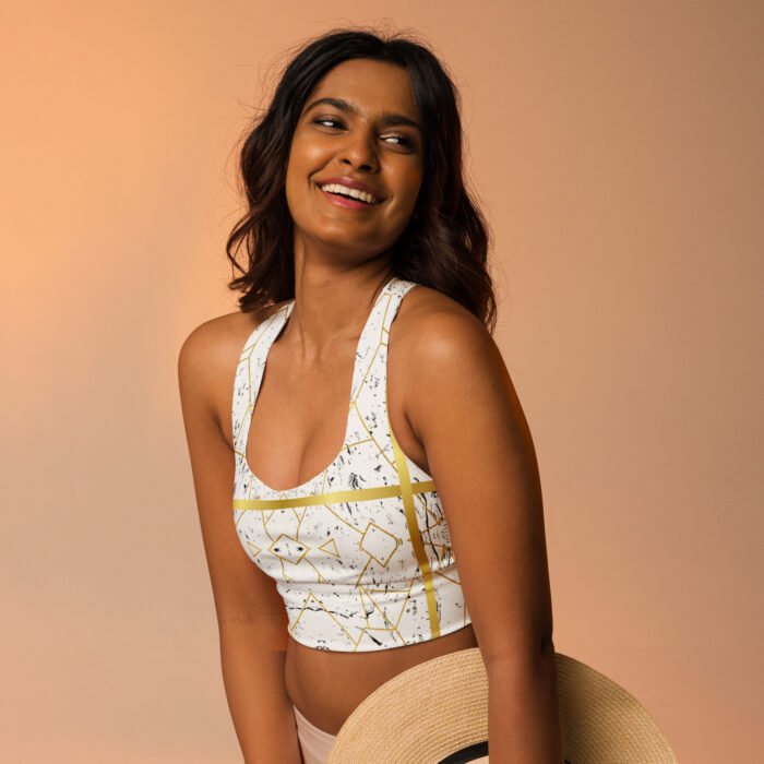 Kompresinė sportinė liemenėlė su dvigubu priekiu ir tvirtomis petnešėlėmis – idealus pasirinkimas treniruotėms, stilingai kasdienai. Ilgas siluetas