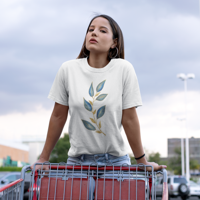 Unisex marškinėliai su piešiniu įkvėpti gamtos – jų lengvas audinys užtikrina patogumą, o dizainas susilieja su aplinka. Pagaminti iš 100% organinės medvilnės