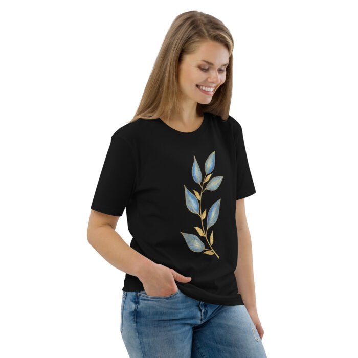 Unisex marškinėliai su piešiniu įkvėpti gamtos – jų lengvas audinys užtikrina patogumą, o dizainas susilieja su aplinka. Pagaminti iš 100% organinės medvilnės