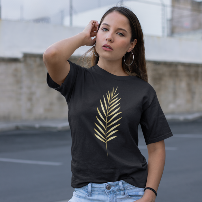 Unisex marškinėliai su lapų raštu simbolizuoja ramybę ir atsinaujinimą. Šie unisex marškinėliai pagaminti iš 100% organinės medvilnės. Stilingi ir organiški