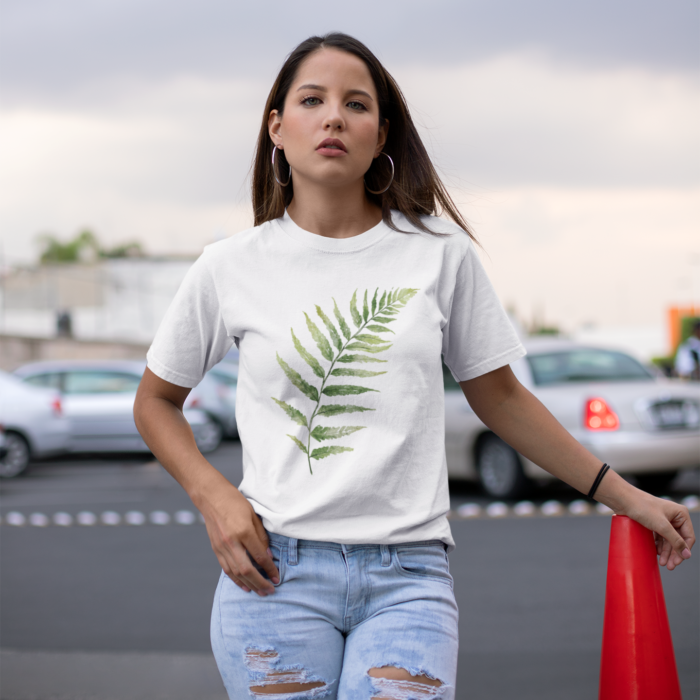 Unisex marškinėliai su žaliais lapais. Šie marškinėliai su žalių lapų dizainu pagaminti iš 100% organinės medvilnės, todėl yra minkšti ir draugiški aplinkai