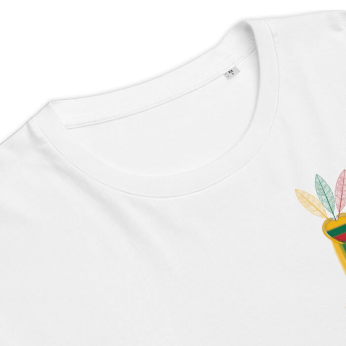 Marškinėliai su lietuviška atributika. Minimalistinis dizainas su subtiliais akcentais tinka kiekvienai dienai, pabrėžiant autentišką stilių.