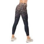 Kalėdinio blizgesio įkvėptos temprės, subtilus efektas sukuria šventinį įvaizdį. Puikiai tinka vakarams, sportui ir šventinėms progoms.