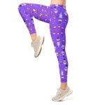 Kokybiškos violetinės temprės su kalėdų personažais, tinkamos treniruotėms, jogai ar šventinėms veikloms. Šventinis raštas suteikia nuotaikos.