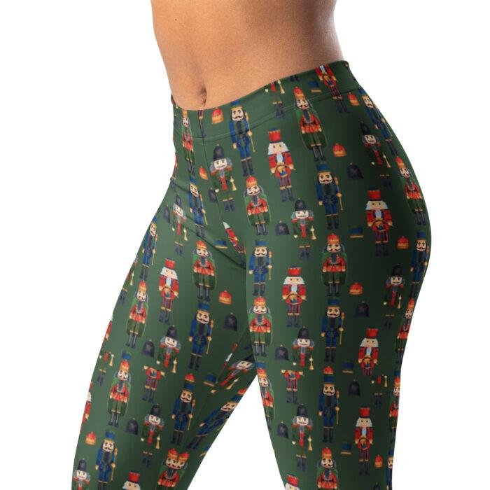 Ryškios ir linksmos temprės su spragtukų raštu. Puikiai tinka šventiniam sezonui, treniruotėms, fotosesijoms ir kasdieniam dėvėjimui.