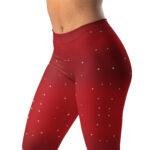 Subtilios, minimalistinės raudonos temprės su žvaigždėmis laisvalaikiui ir sportui. Švelnus žvaigždučių raštas suteikia šventišką nuotaiką.