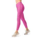 Temprės sportui ir laisvalaikiui su žaismingu šventinių saldainių raštu. Minkštas audinys priglunda patogiai, tinka aktyvioms ir stilingoms moterims.