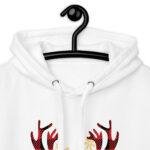 Kalėdinis džemperis su gobtuvu apkabins jus šiluma. Patogus, minkštas ir papuoštas subtilia šventine nuotaika – puikus pasirinkimas žiemos sezonui.