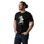 Unisex marškinėliai "Kalėdų instrukcija" švelnūs, saugūs odai patogūs. Tinkama Kalėdų dovana sportininkams arba pasipuošti švenčių proga.