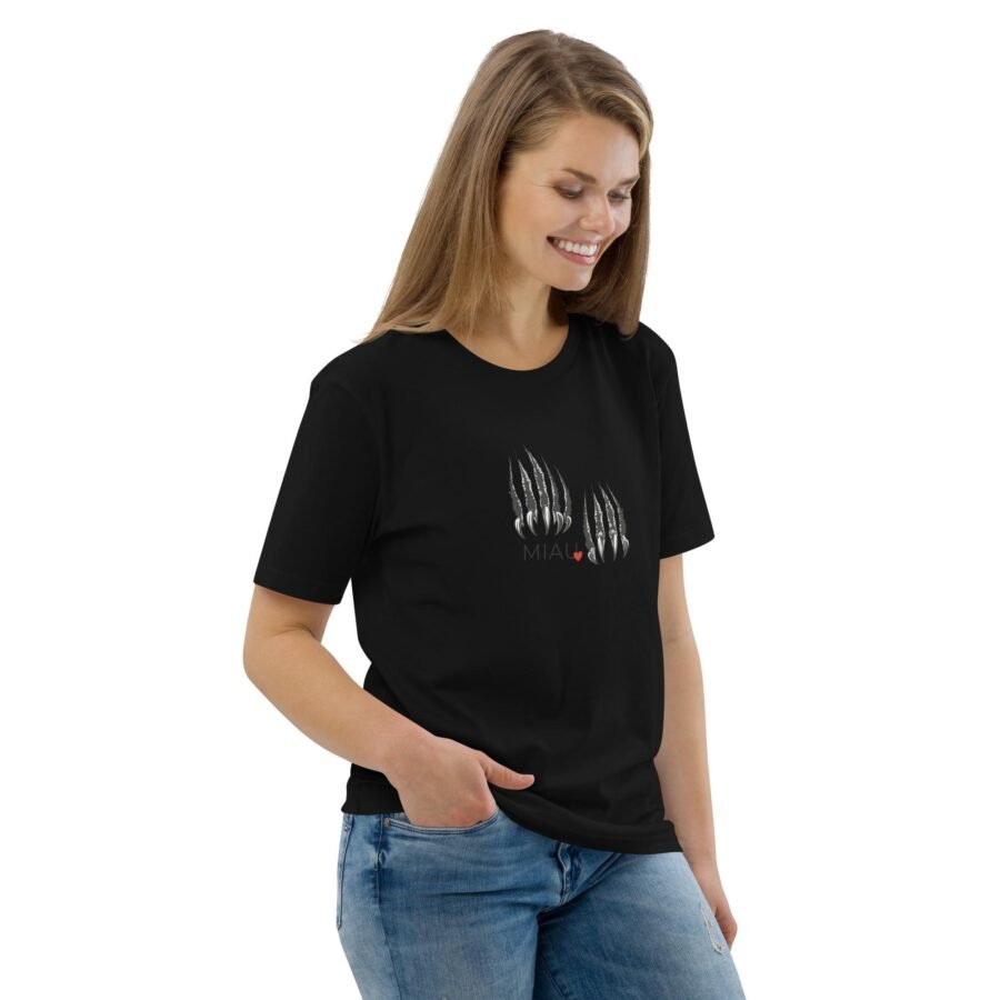 Šie marškinėliai skirti katėms prijaučiantiems žmonėms ir tiems, kurie mėgsta subtilų humorą. Patogus unisex modelis, kurį lengva derinti bet kur.