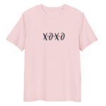 Šie unisex marškinėliai iš 100% organinės medvilnės, minkšti ir puikiai tinka kasdienai. Kartais norisi šiek tiek šilumos ir meilės – XOXO