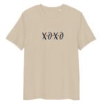 Šie unisex marškinėliai iš 100% organinės medvilnės, minkšti ir puikiai tinka kasdienai. Kartais norisi šiek tiek šilumos ir meilės – XOXO