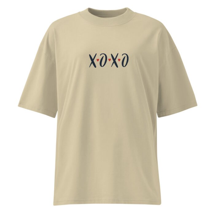 Šie unisex oversize marškinėliai iš 100% organinės medvilnės yra patogūs, minkšti, puikiai tinka kasdienai. Su XOXO užrašu dovana sau ar draugui