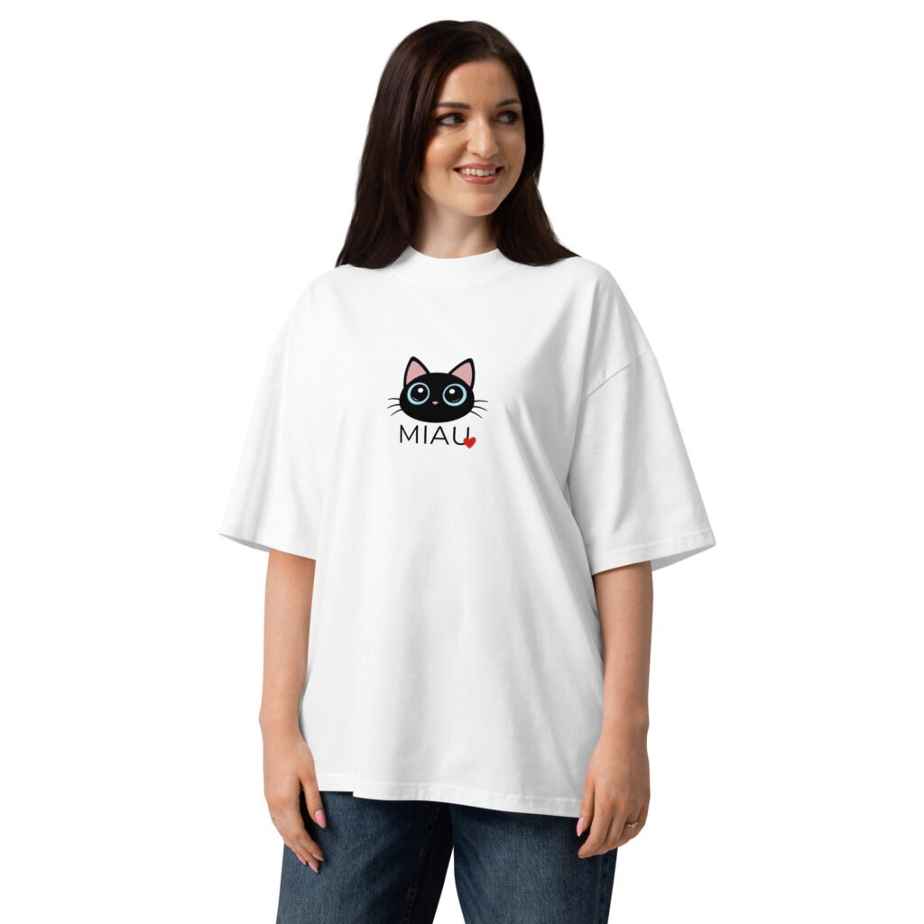 Šie unisex oversize marškinėliai skirti ramioms dienoms, pasivaikščiojimams ar tiesiog buvimui savimi. Mažas katinėlis, paprastas užrašas MIAU