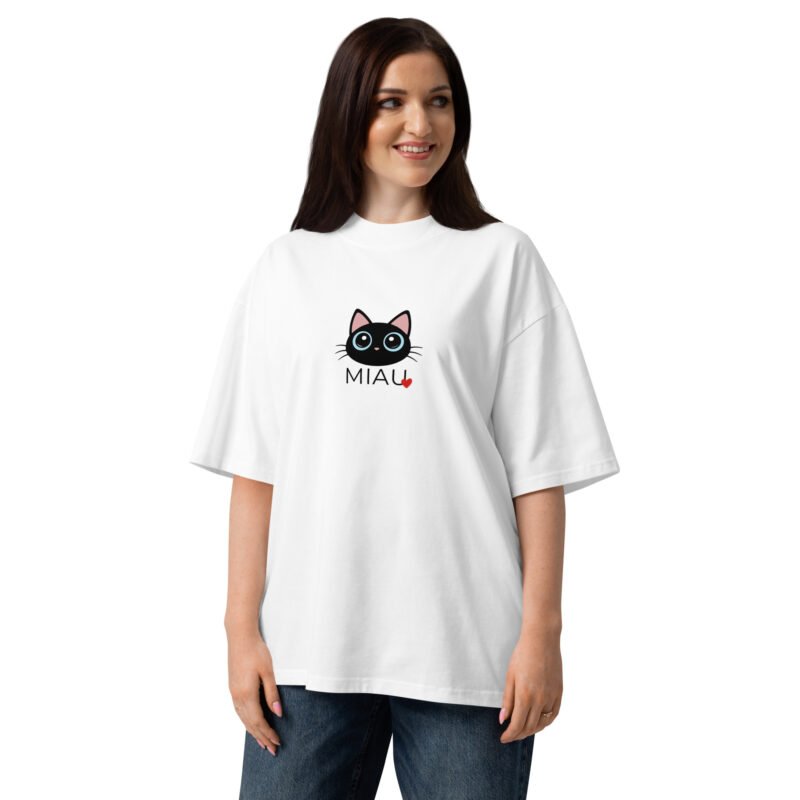 Šie unisex oversize marškinėliai skirti ramioms dienoms, pasivaikščiojimams ar tiesiog buvimui savimi. Mažas katinėlis, paprastas užrašas MIAU