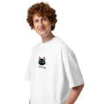 Šie unisex oversize marškinėliai skirti ramioms dienoms, pasivaikščiojimams ar tiesiog buvimui savimi. Mažas katinėlis, paprastas užrašas MIAU